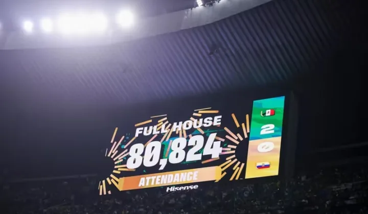 墨西哥2-0淘汰厄瓜多尔晋级16强，80824人见证世界杯1/16决赛座无虚席
