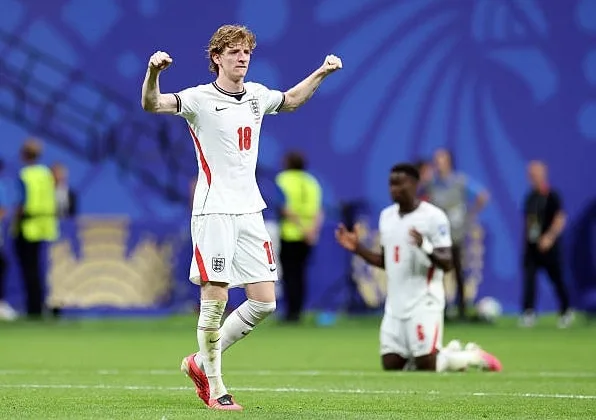 戈登盛赞凯恩：把球传给他就能进，英格兰2-1逆转民主刚果晋级世界杯16强