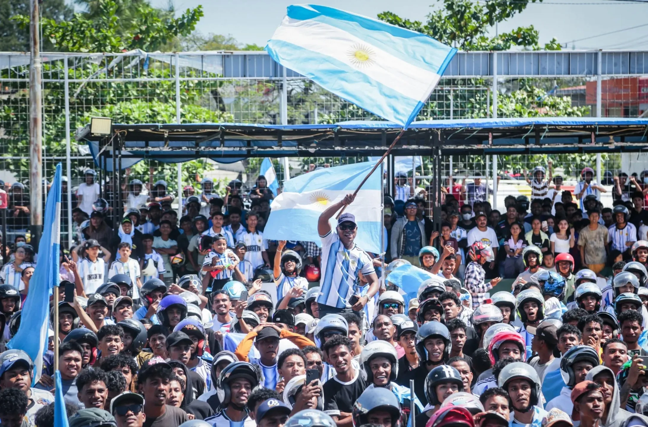 火药味渐起！多地阿根廷球迷高唱“不跳的就是英国佬”
