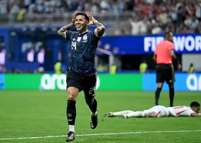 奇迹逆转！阿根廷2-1淘汰英格兰，恩佐破门前胜率仅1.3%