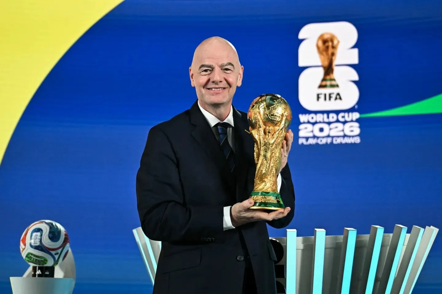 英媒：欧足联紧急开会考虑抵制世界杯，因凡蒂诺或被迫退让