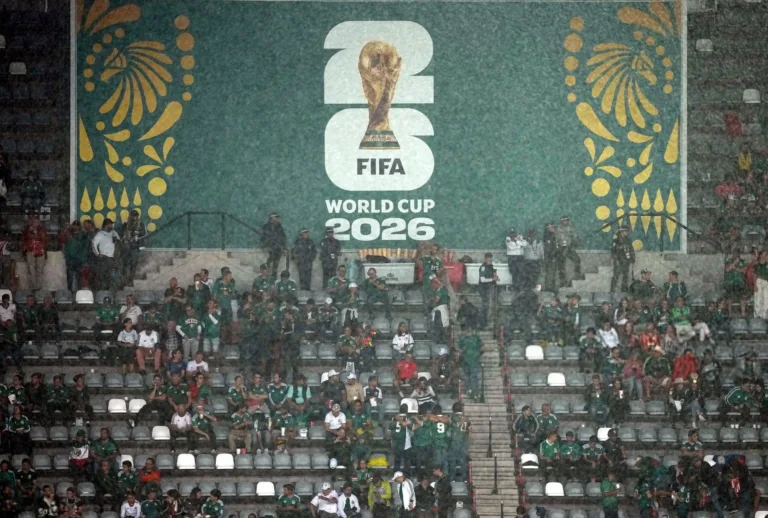 FIFA官方确认：墨西哥vs英格兰因雷电风险推迟，北京时间9点开球