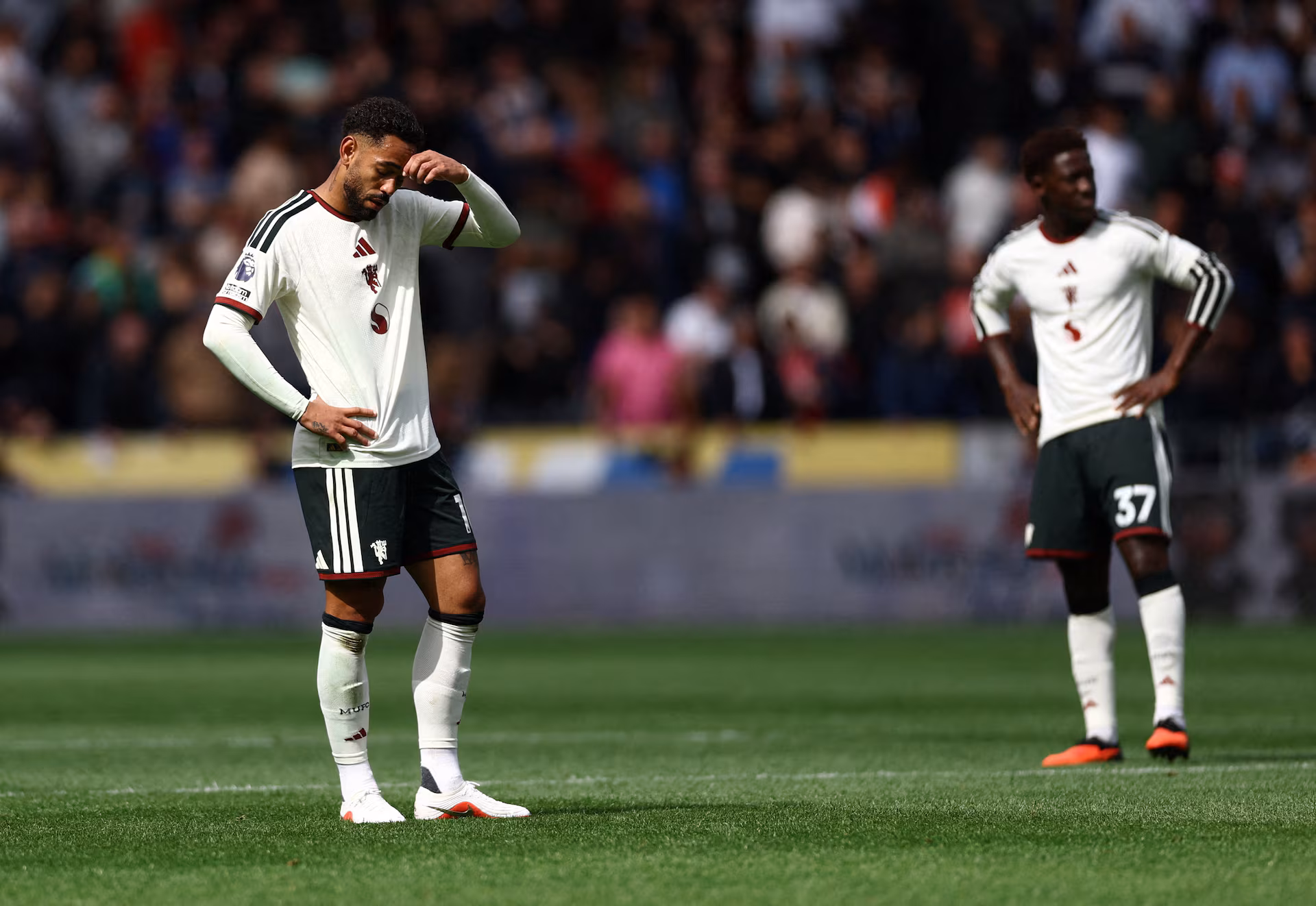 英超战报：赫尔城2-0曼联，21次射门和72%控球换不来进球